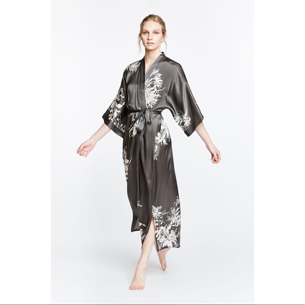 Kim + Ono Silk Yuri Robe in Gunmetal 🌸